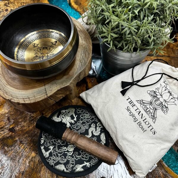 Tibetan Singing Bowl Set – 14 cm – Lotus Flower Engraved