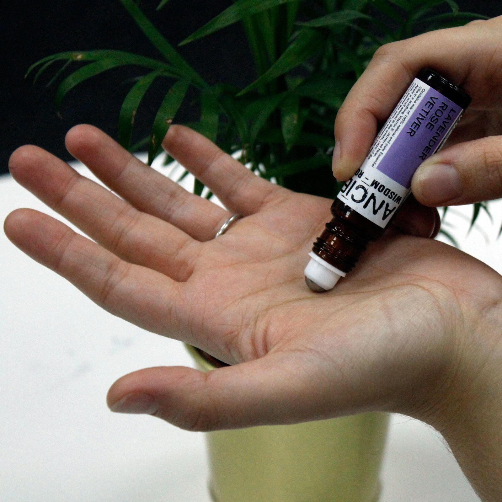 10ml Roll On Essential Oil Blend - Don't Worry! - Image 4